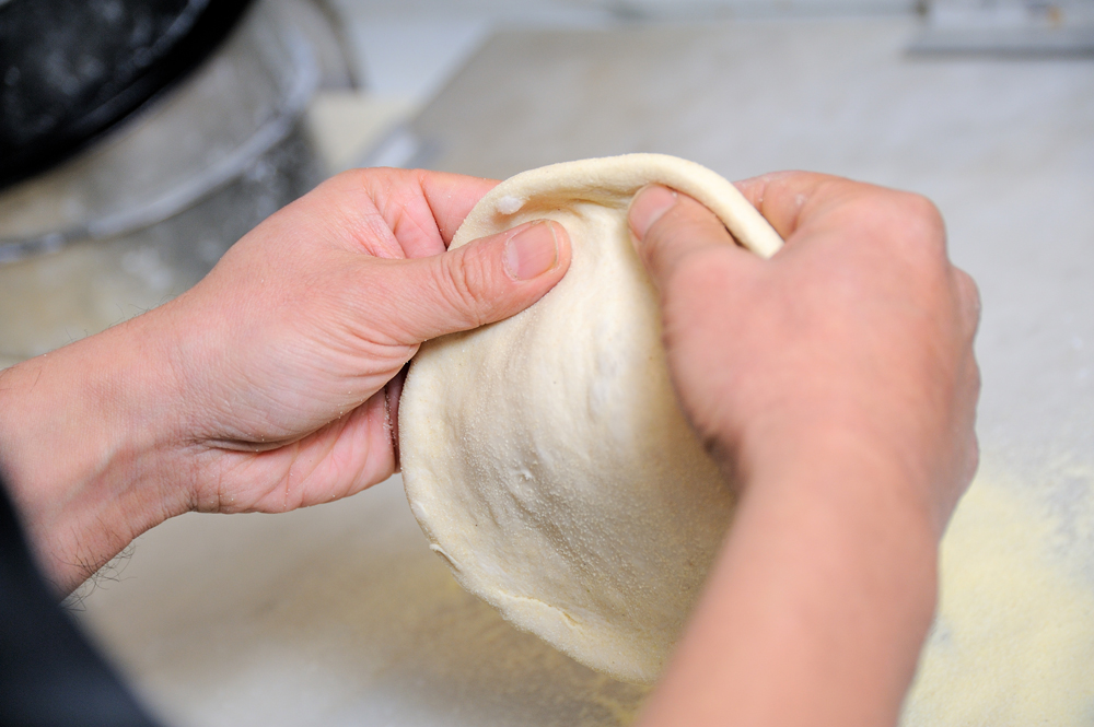 石窯で焼き上げる絶品ピッツァ